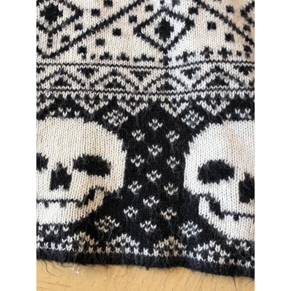 TORRID Skull Fair Isle Cardigan Sweater Goth Whimsigoth Xmas Cozy Comfy Sz 2 - L - Picture 9 of 16